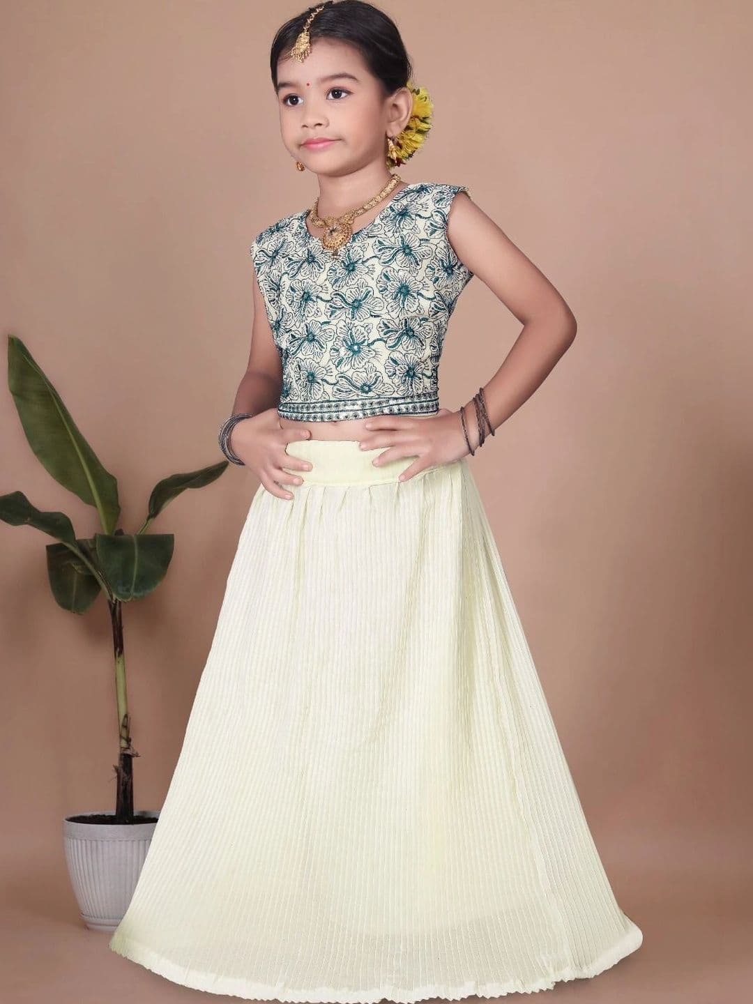Tiny Twirls Girls Embroidered Thread Work Ready to Wear Lehenga & thumbnail 4