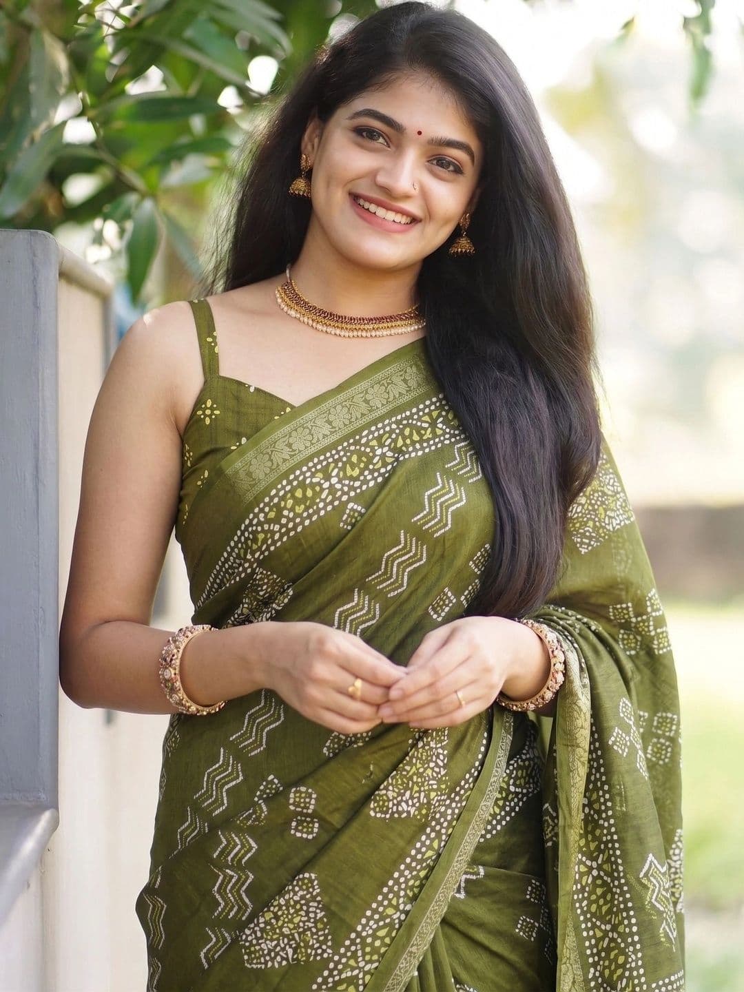 BOLOKA Bandhani Poly Georgette Designer Saree thumbnail 5
