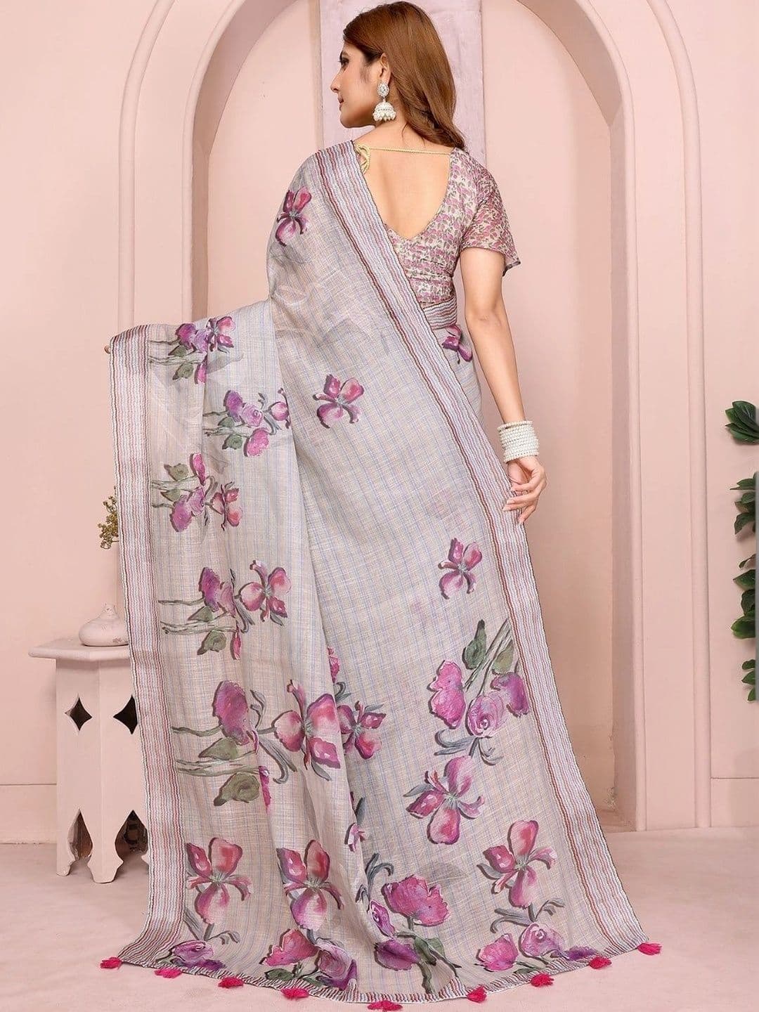 Kesarii Floral Linen Blend Saree thumbnail 5