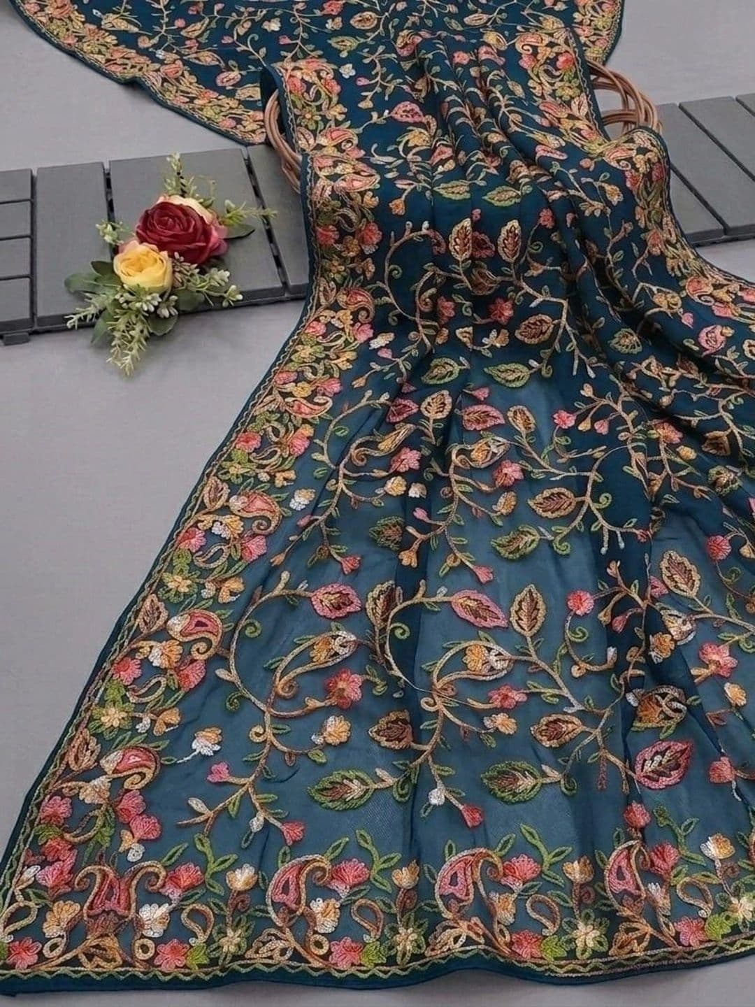 akhodalkrp Floral Embroidered Net Saree thumbnail 4