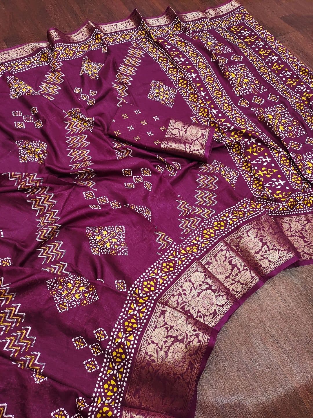 BOLOKA Bandhani Zari Art Silk Designer Bandhani Saree thumbnail 6