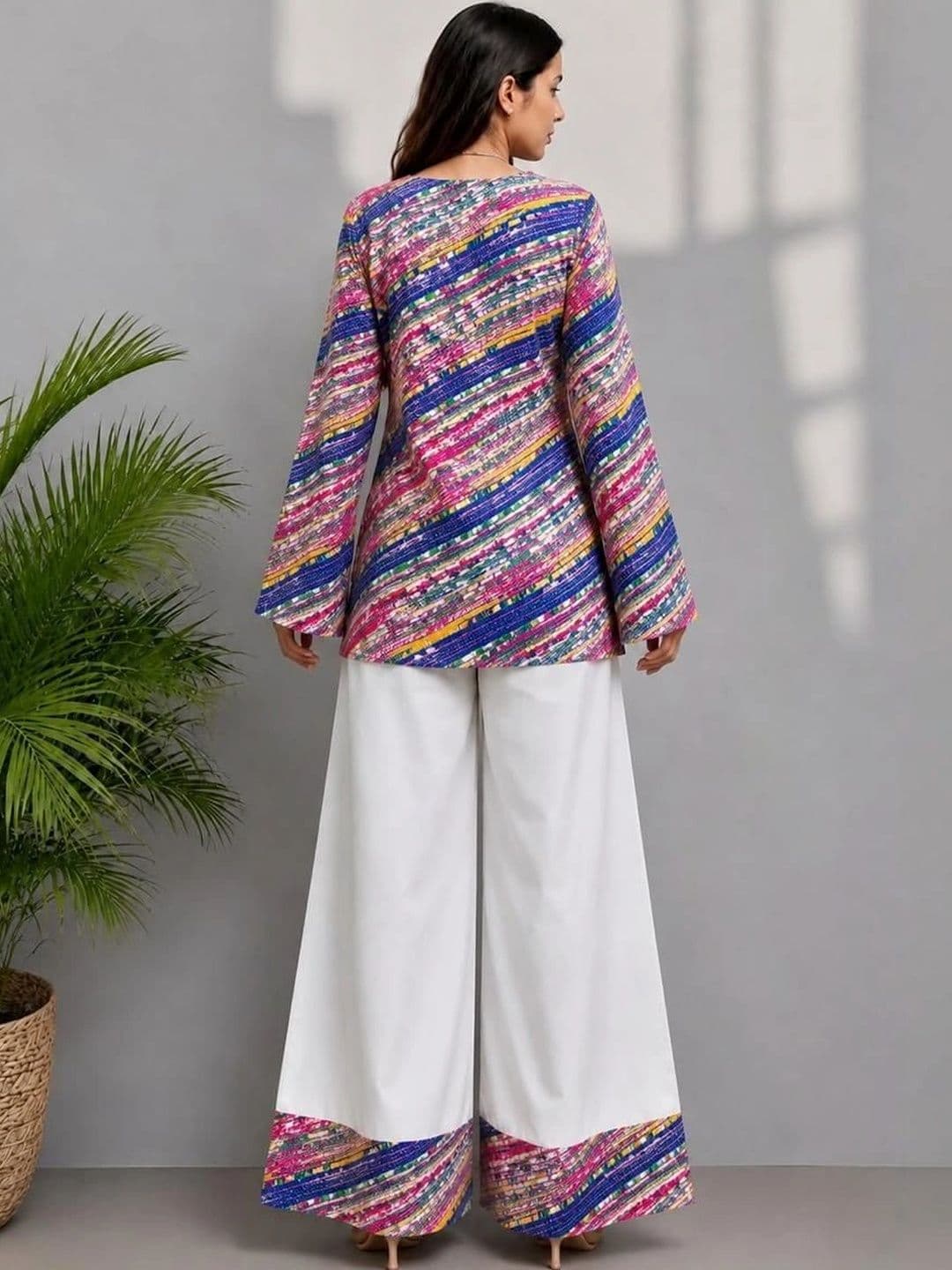 Sangria Women Printed Regular Kurta with Palazzos thumbnail 2