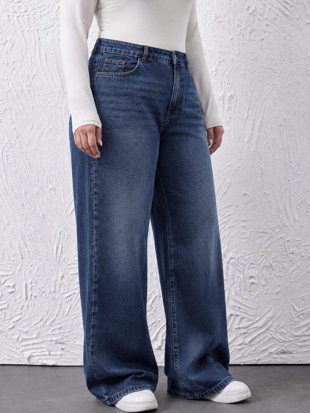 CURVE BY KOTTY Women Wide Leg High-Rise Low Distress Stretchable Jeans thumbnail 4
