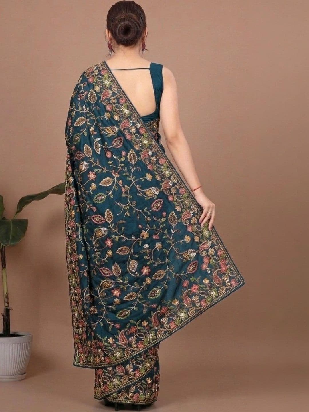 akhodalkrp Floral Embroidered Net Saree thumbnail 2