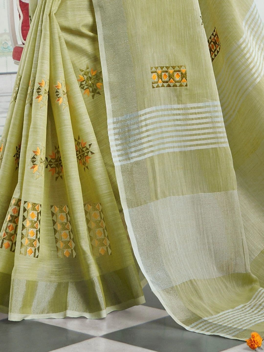 Mitera Woven Design Embroidered Linen Blend Saree thumbnail 3