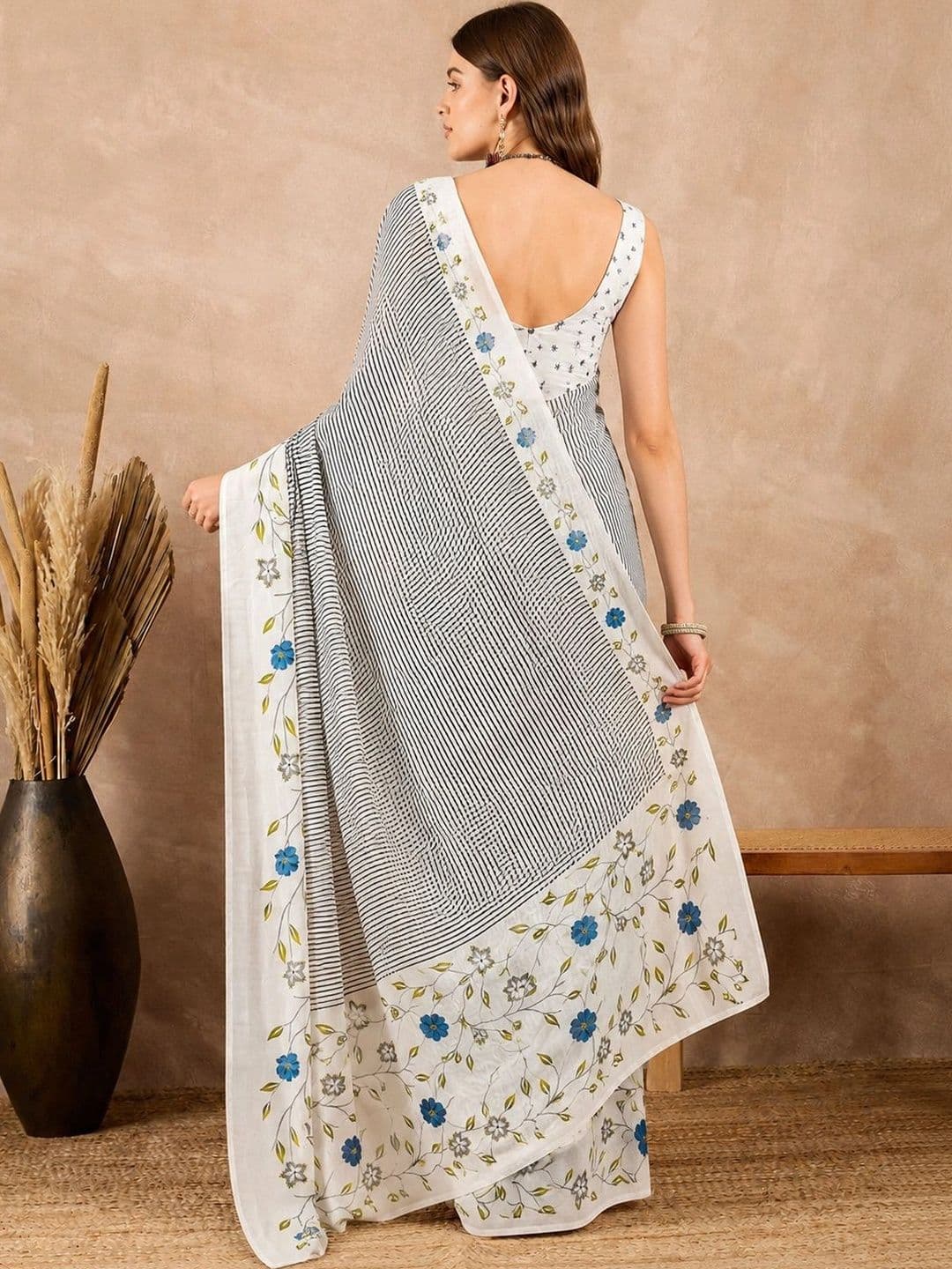 Sanwariya Silk Floral Poly Crepe Baluchari Saree thumbnail 4