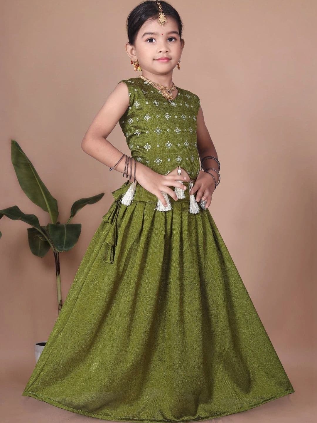 Tiny Twirls Girls Embellished Thread Work Ready to Wear Lehenga & thumbnail 4