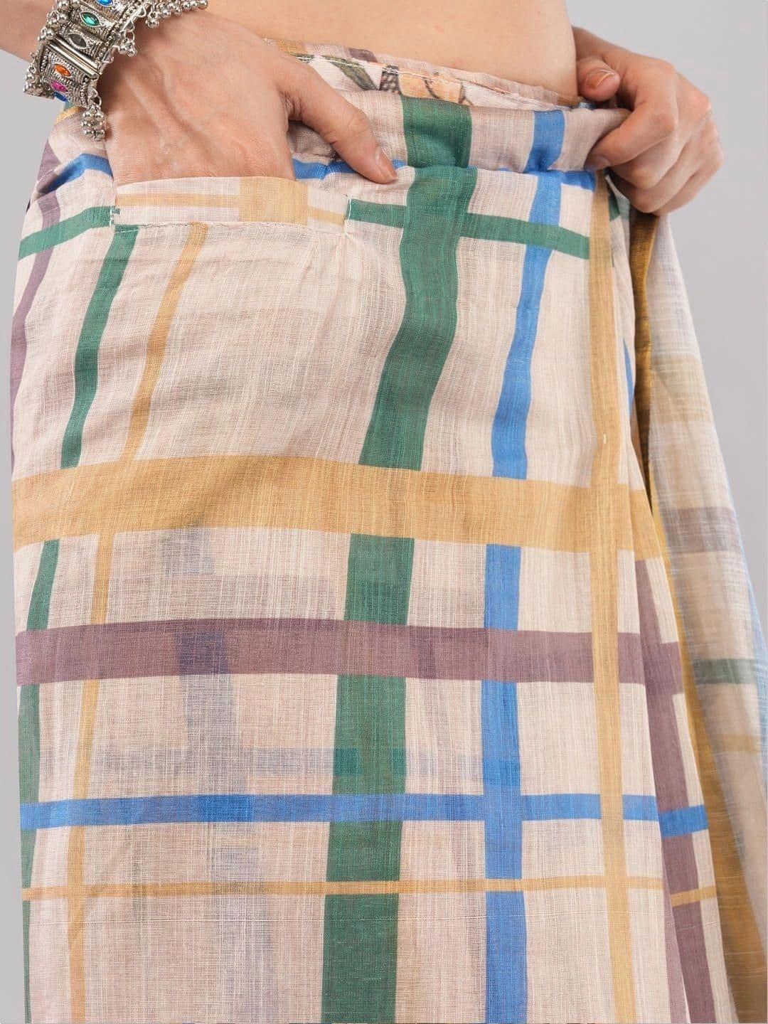 SAMANTHA Floral Linen Blend Belted Saree thumbnail 2