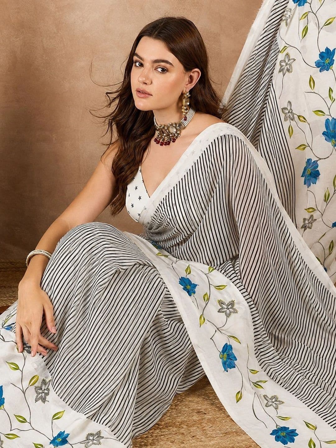 Sanwariya Silk Floral Poly Crepe Baluchari Saree thumbnail 2