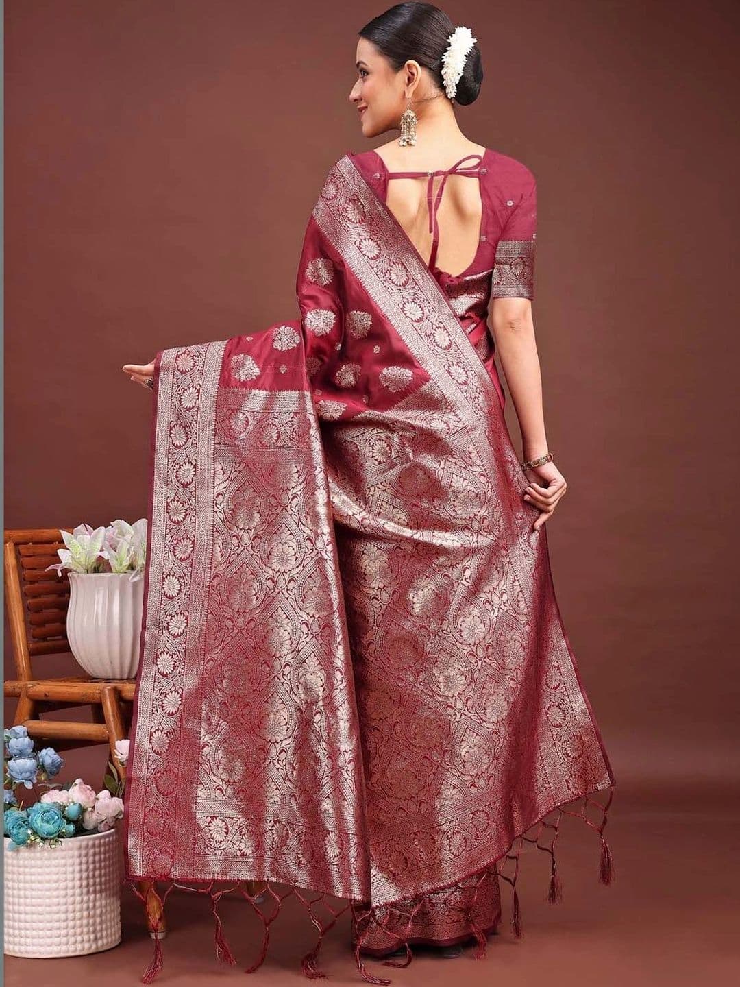 Mitera Woven Design Zari Silk Blend Banarasi Saree thumbnail 6