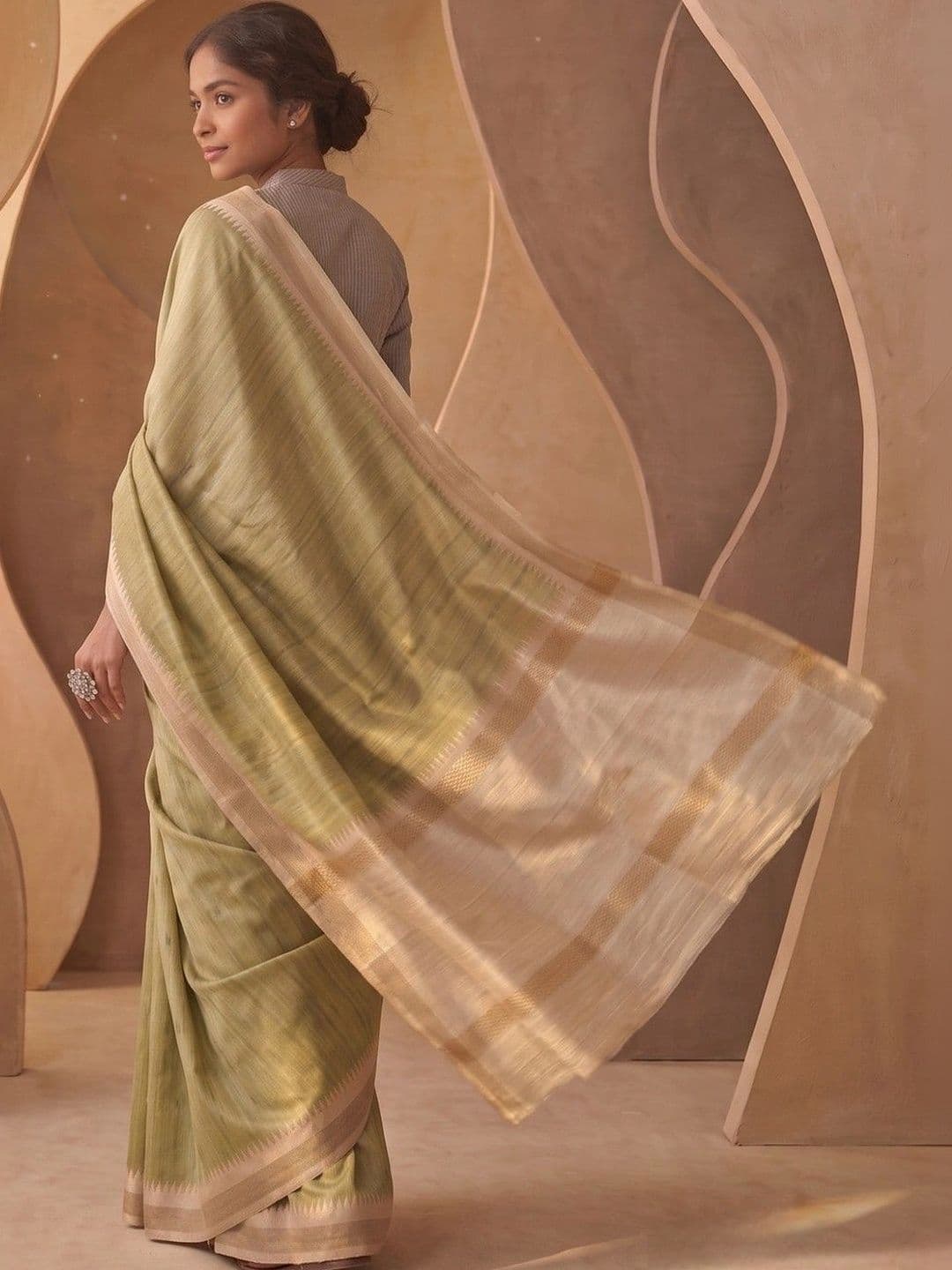 House of Vived Embellished Silk Blend Designer Saree thumbnail 5
