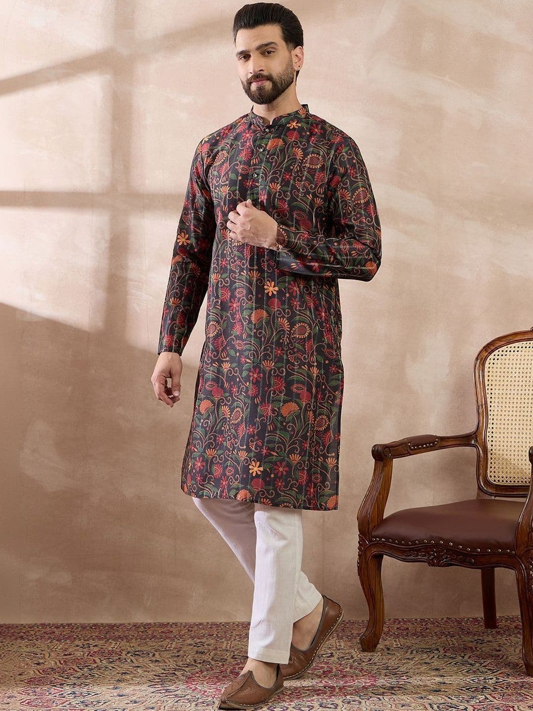House of Pataudi Men Ethnic Motifs Black Embroidered Straight Kurtas thumbnail 3