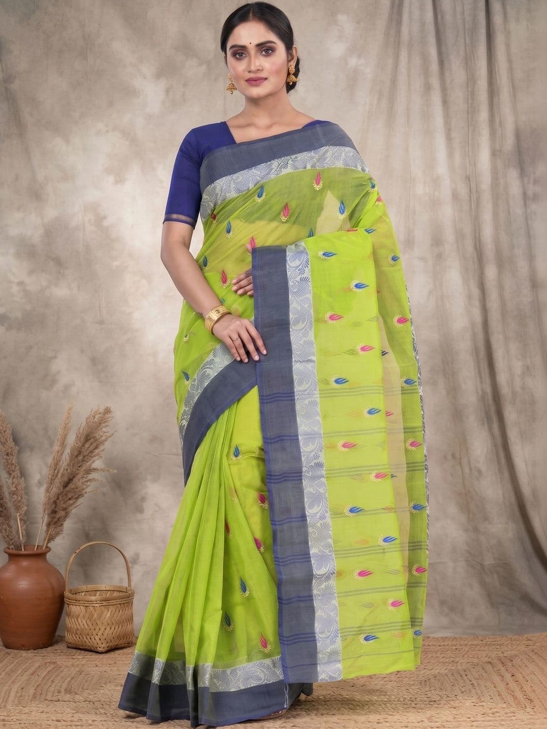 GitAsit Ethnic Motifs Woven Design Zari Pure Cotton Handloom Taant Saree - view 1