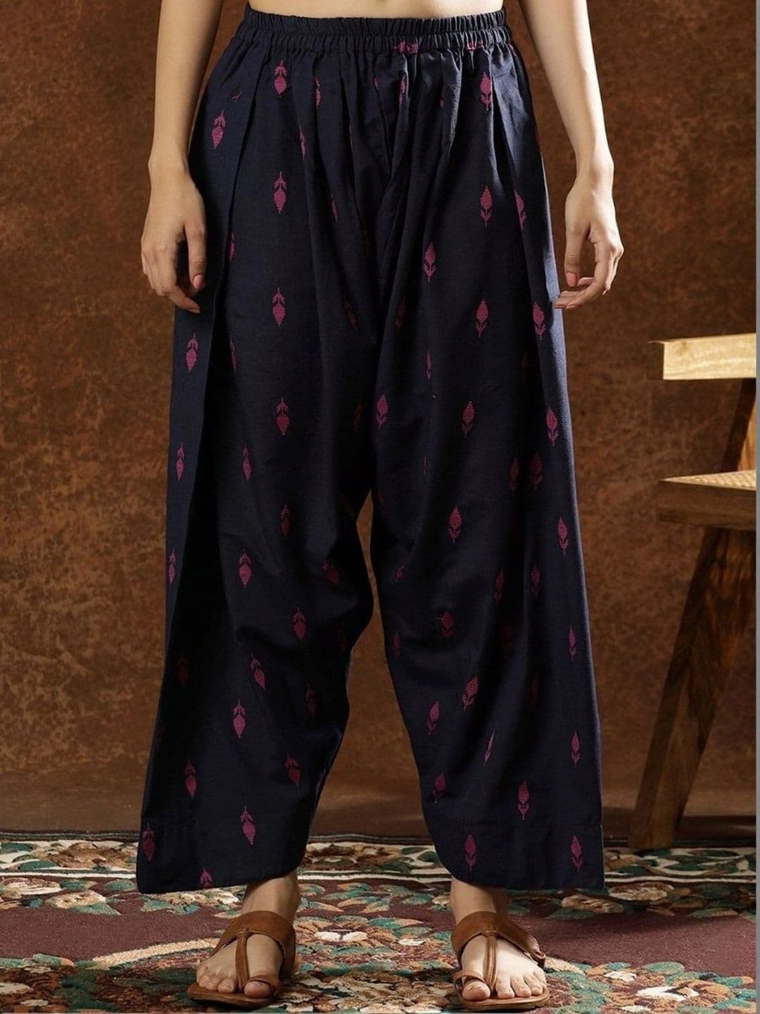 kipek Women Ethnic Motifs Printed Regular Pure Cotton Kurta with Patiala & With Dupatta thumbnail 5