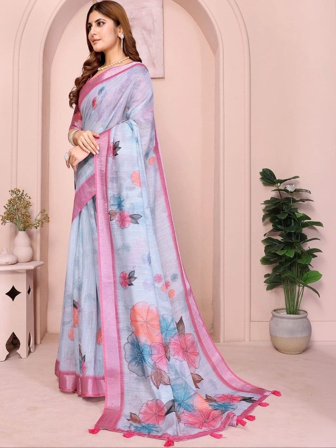 Kesarii Floral Linen Blend Saree thumbnail 6