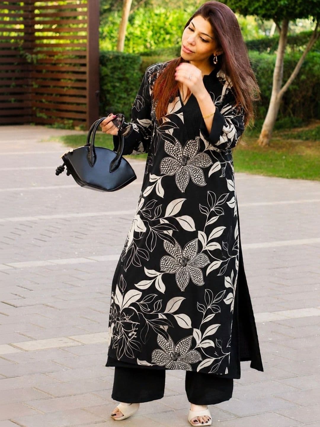 SZN Women Floral Printed Regular Kurta with Palazzos thumbnail 4