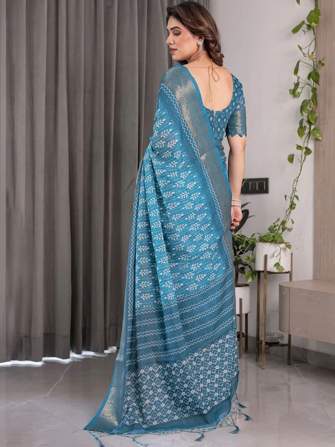 LUMIN KNOT Floral Zari Pure Linen Designer Saree thumbnail 4