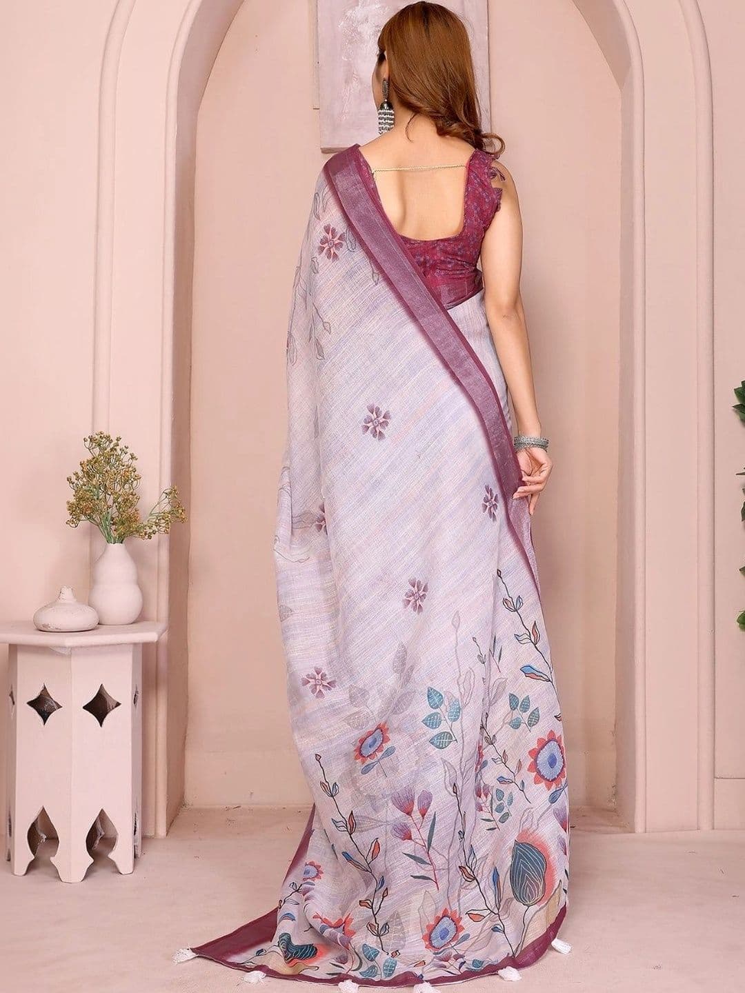 Kesarii Floral Linen Blend Saree thumbnail 6