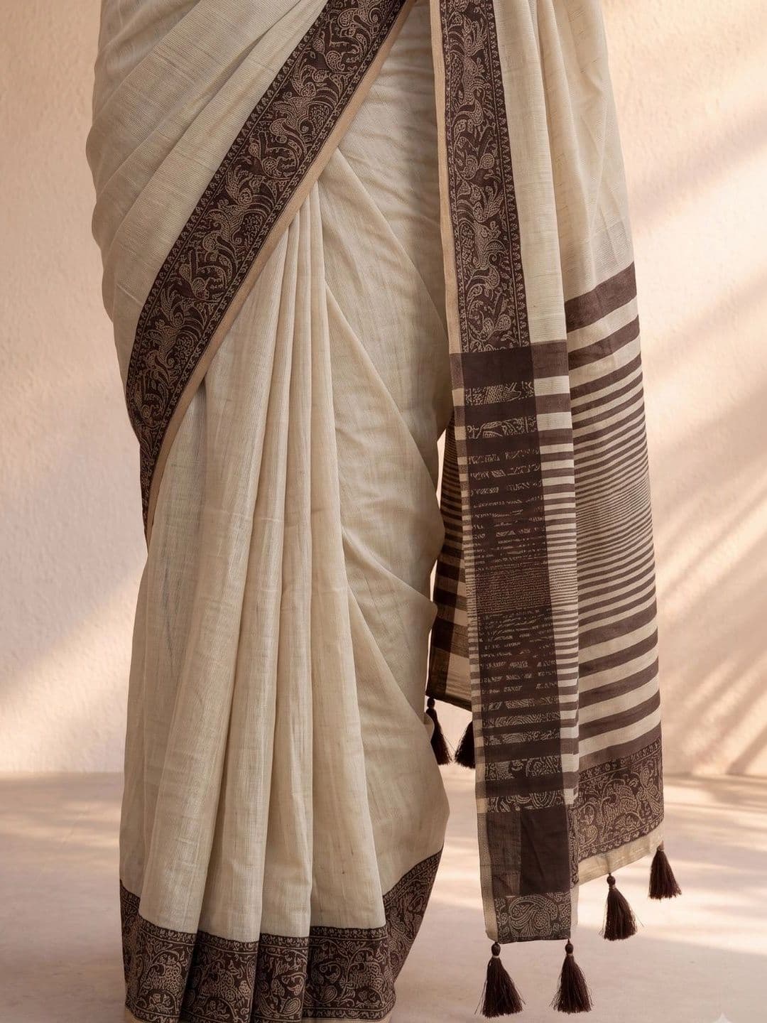 PARVATI FABRICS LIMITED Striped Pure Cotton Saree thumbnail 6