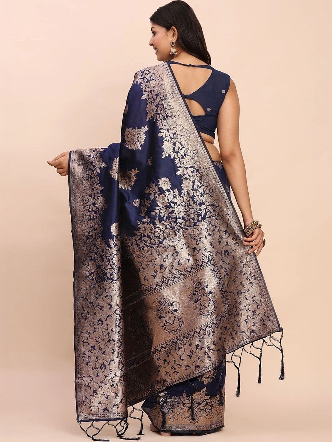 Mitera Woven Design Zari Silk Blend Banarasi Saree thumbnail 3