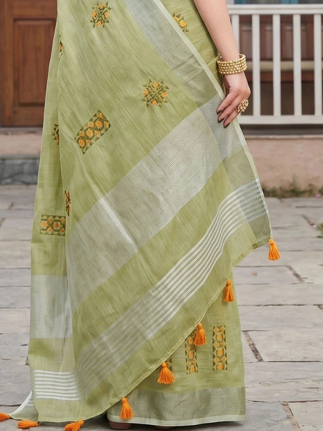Mitera Woven Design Embroidered Linen Blend Saree thumbnail 6
