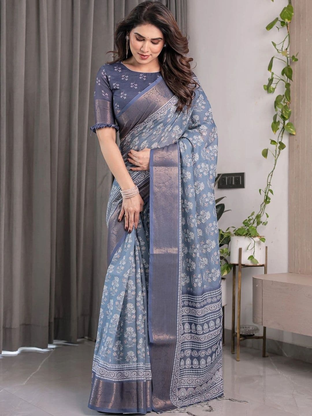 LUMIN KNOT Floral Pure Linen Designer Saree thumbnail 2