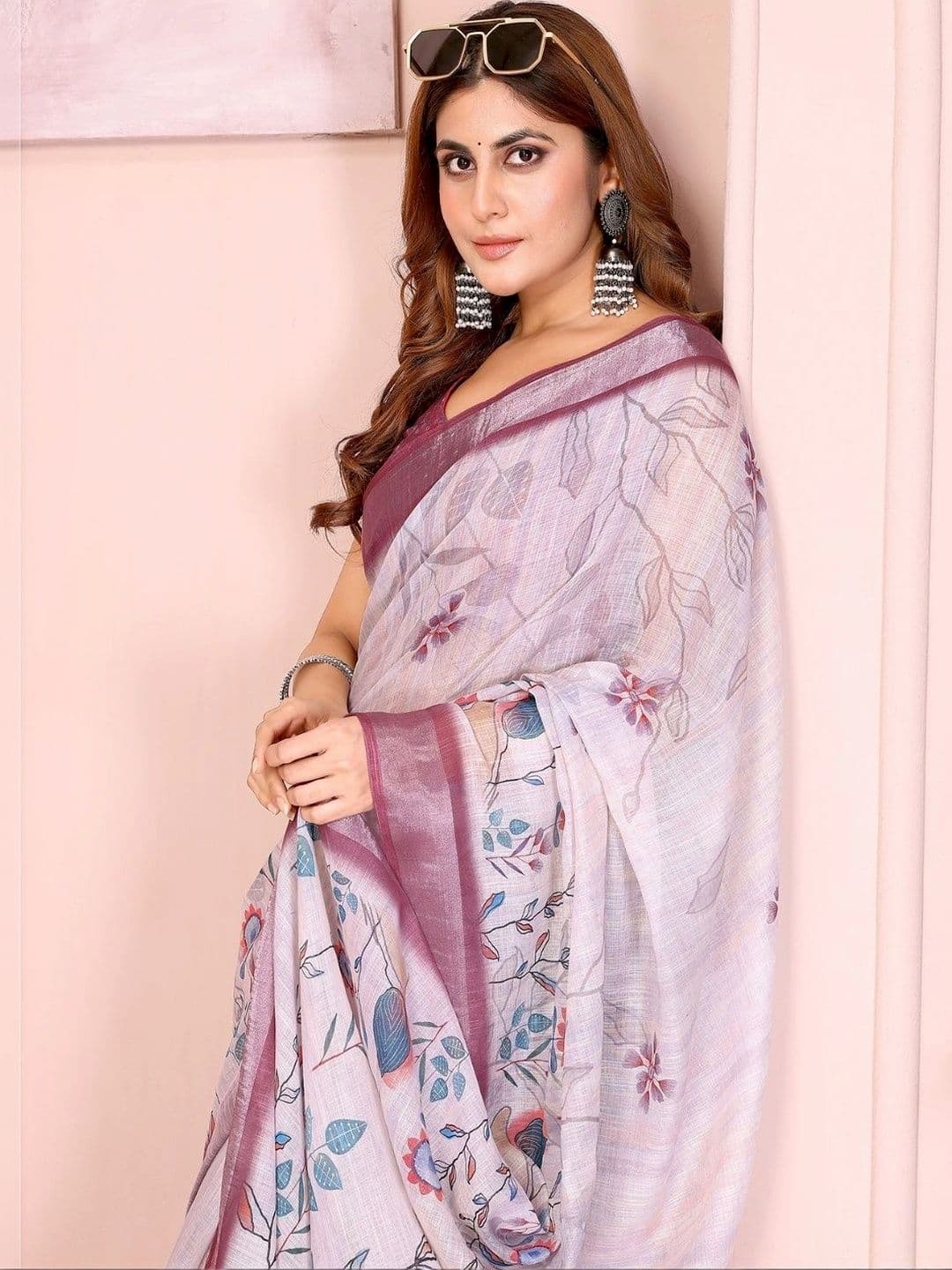 Kesarii Floral Linen Blend Saree thumbnail 7
