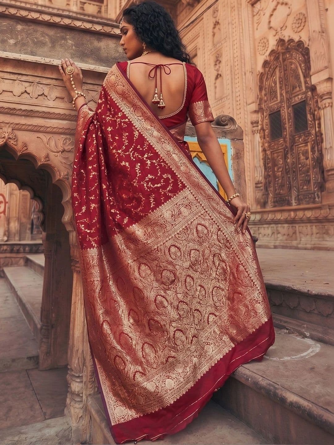 Mitera Paisley Zari Silk Blend Banarasi Saree thumbnail 4