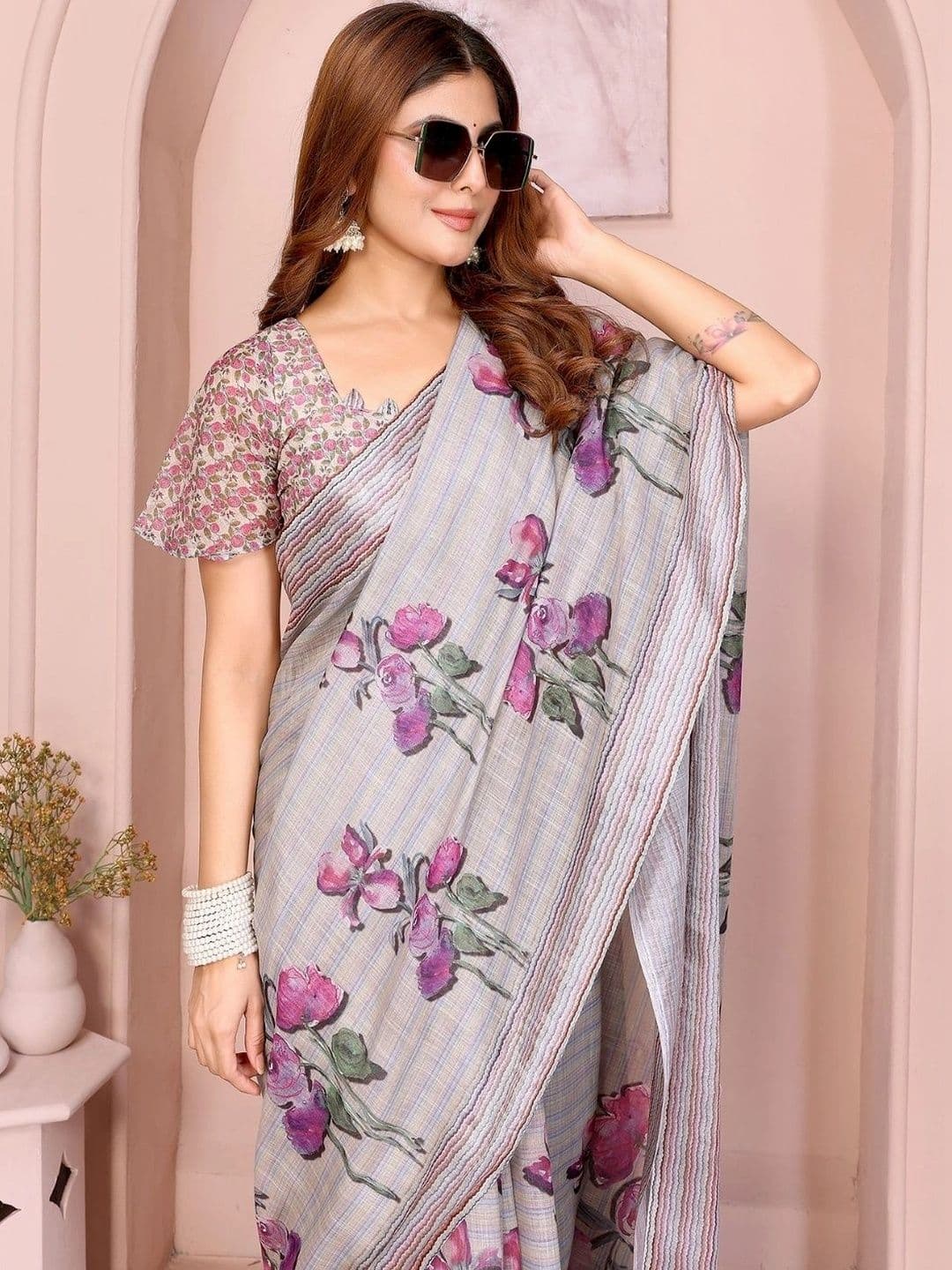 Kesarii Floral Linen Blend Saree thumbnail 3