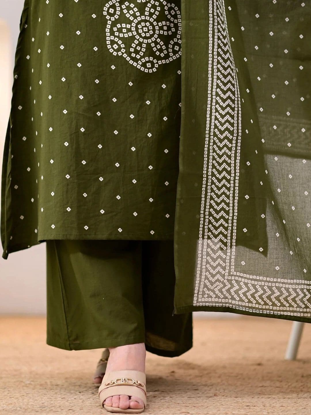 Sangria Women Ethnic Motifs Printed Regular Pure Cotton Kurta with Trousers & With Dupatta thumbnail 6