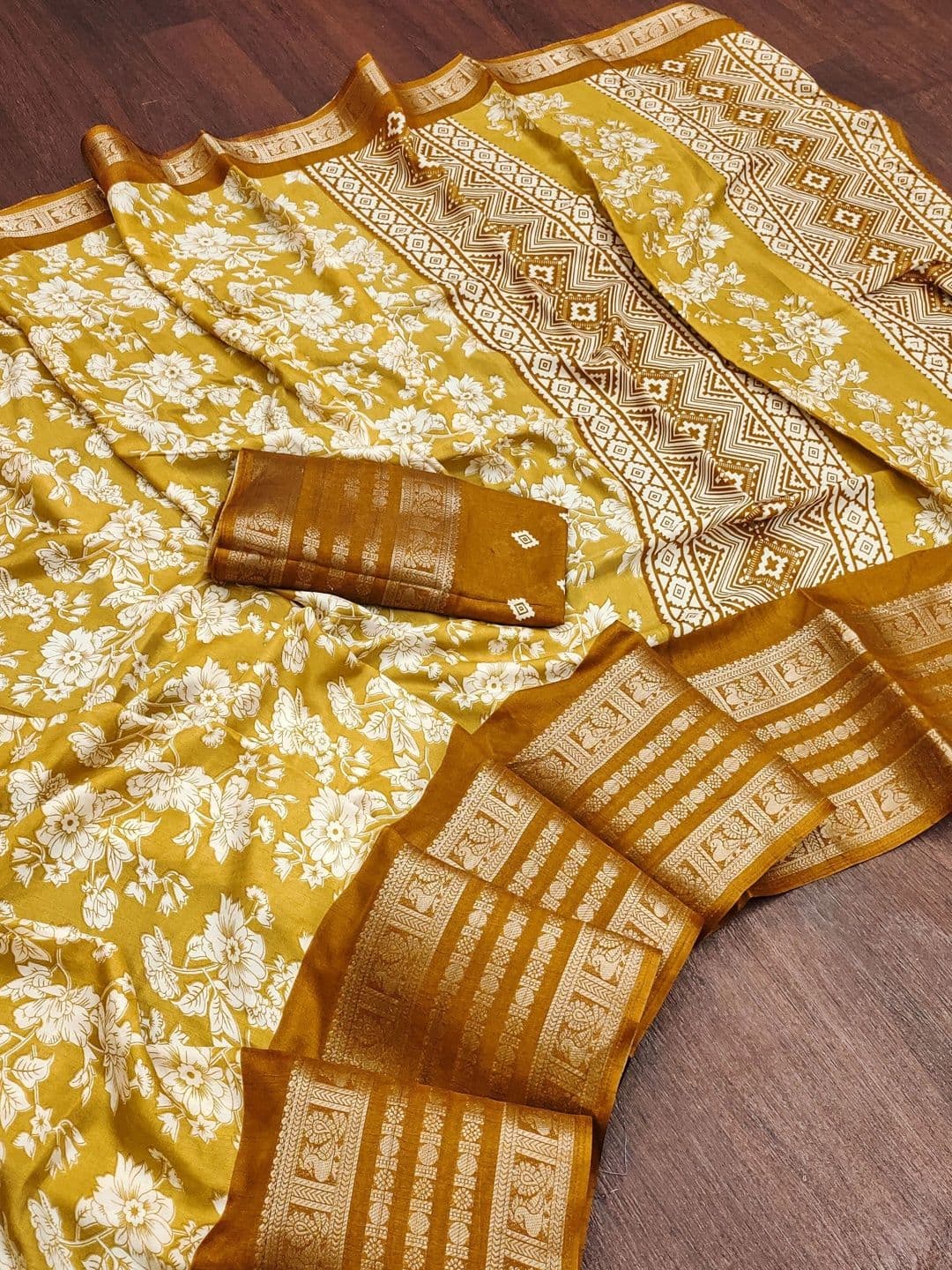 BOLOKA Floral Zari Art Silk Designer Saree thumbnail 4