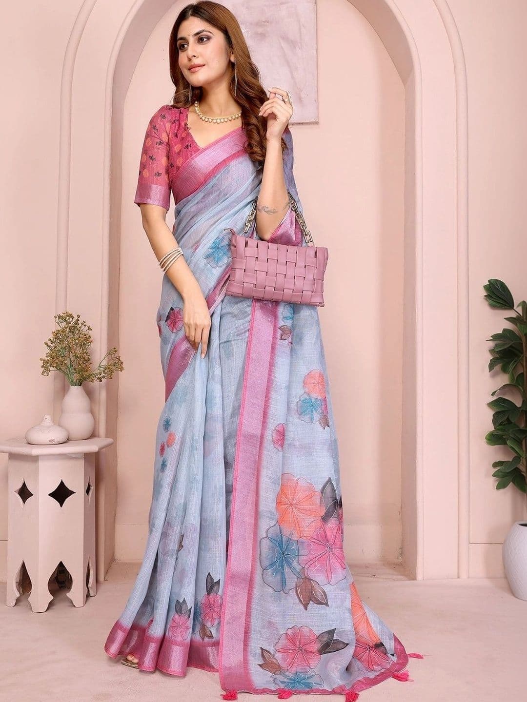 Kesarii Floral Linen Blend Saree thumbnail 3