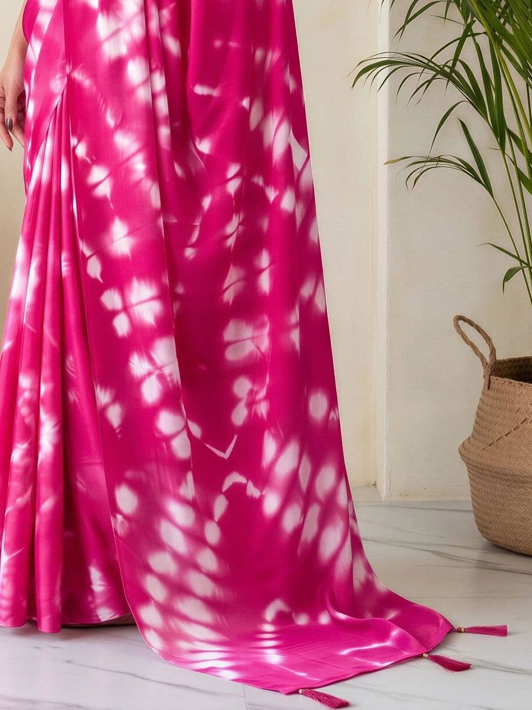Sangria Tie and Dye Silk Blend Designer Block Print Saree thumbnail 6