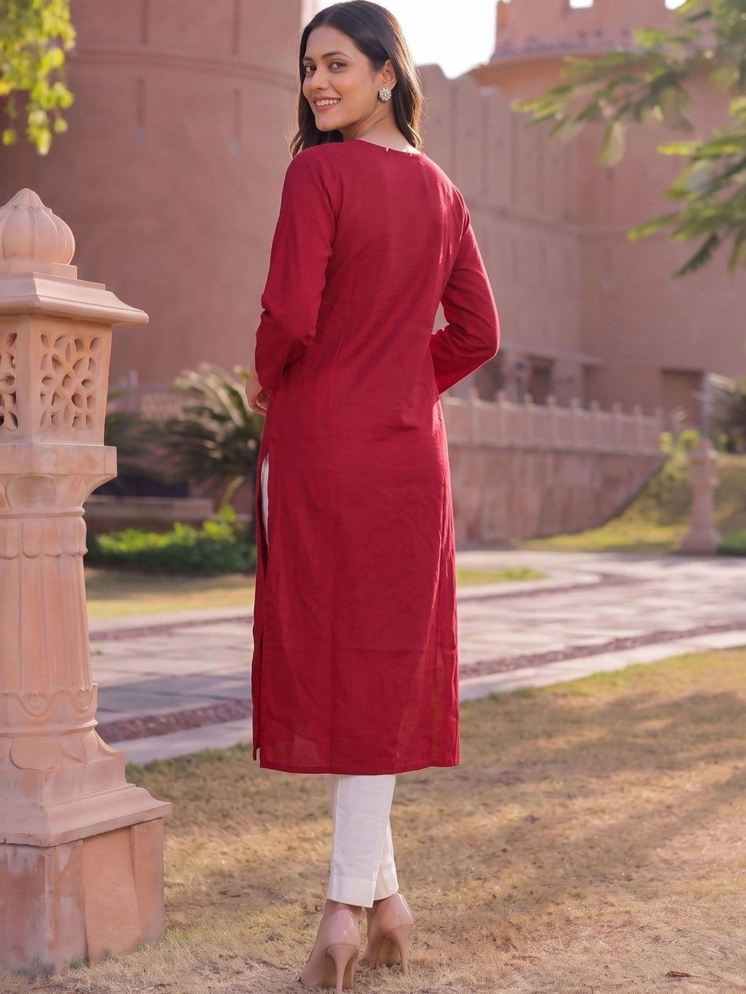Rangita Women Embroidered Thread Work Kurta thumbnail 3