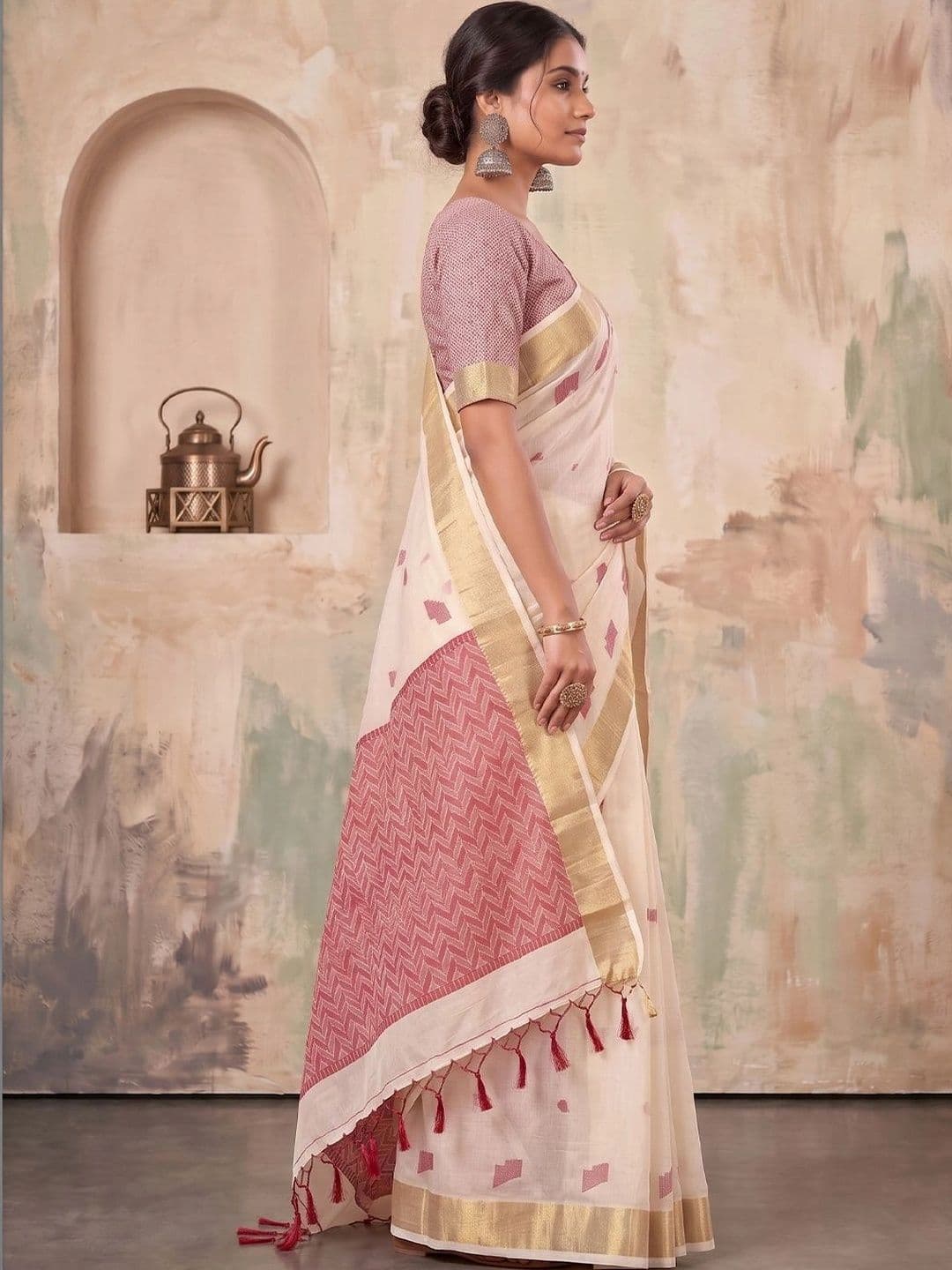 Mitera Linen Blend Saree thumbnail 2