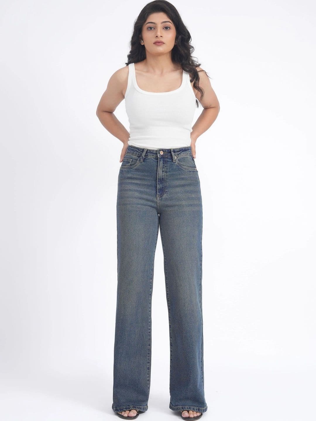 Defrost Jeans Women High-Rise Light Fade Stretchable Jeans thumbnail 7