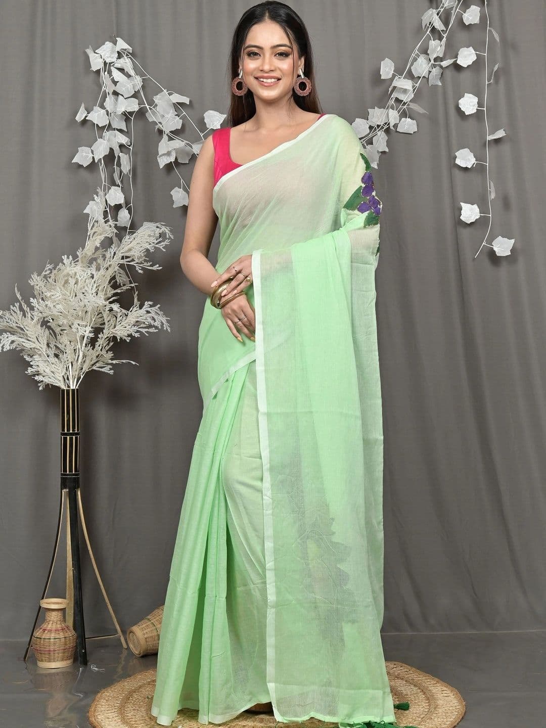 DipDiya Women Cotton Floral Printed Sequinned Handloom Taant Saree - view 1