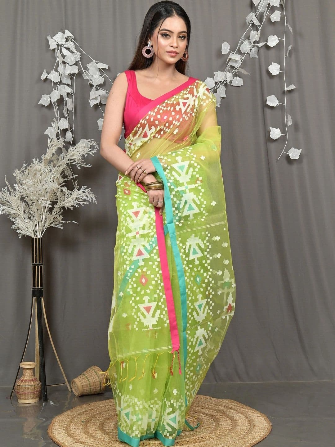 DipDiya Ethnic Motifs Sequinned Handloom Taant Saree - view 1