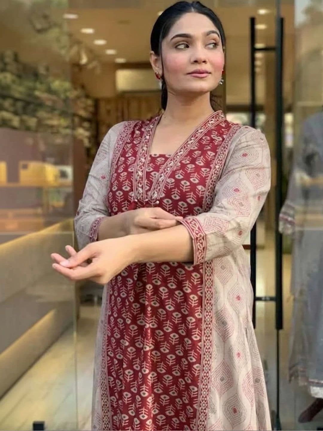 YAGNIK FASHION Women Ethnic Motifs Printed Regular Kurta with Pyjamas & With Dupatta thumbnail 2