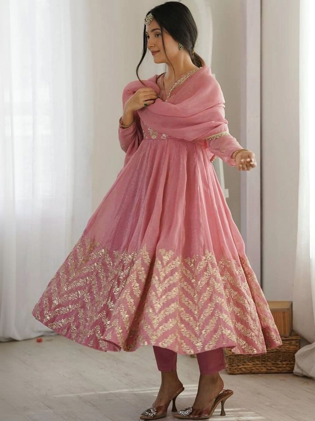 NORAFLEX Women Tiered Gotta Patti Pure Silk Kurta with Trousers & With Dupatta thumbnail 7