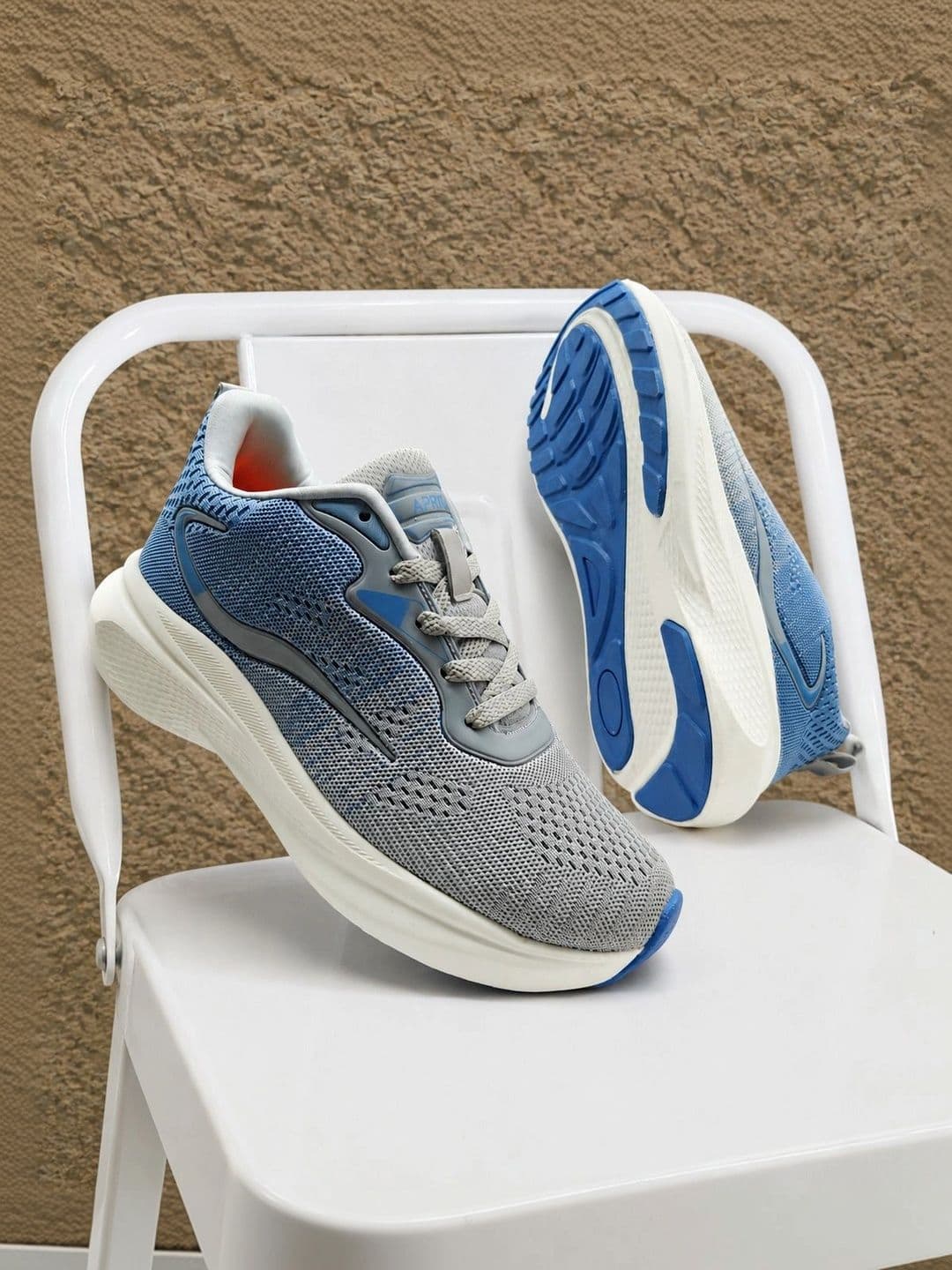 APRON Men Running Shoes - view 1
