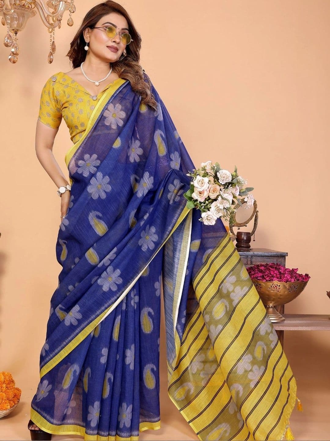 Mitera Floral Linen Blend Designer Saree thumbnail 5