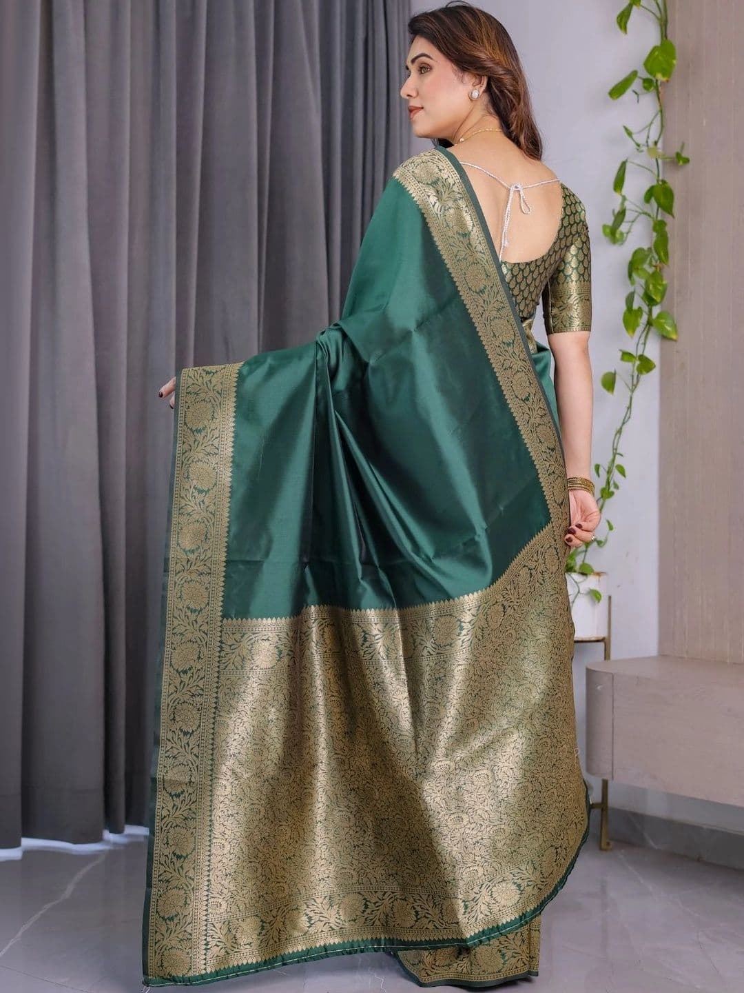 Mitera Woven Design Zari Silk Blend Designer Saree thumbnail 2