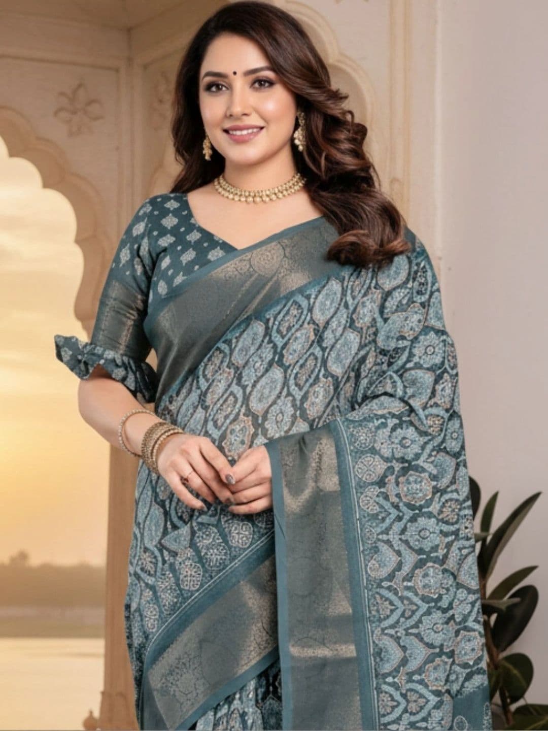 Mitera Silk Blend Designer Saree thumbnail 2