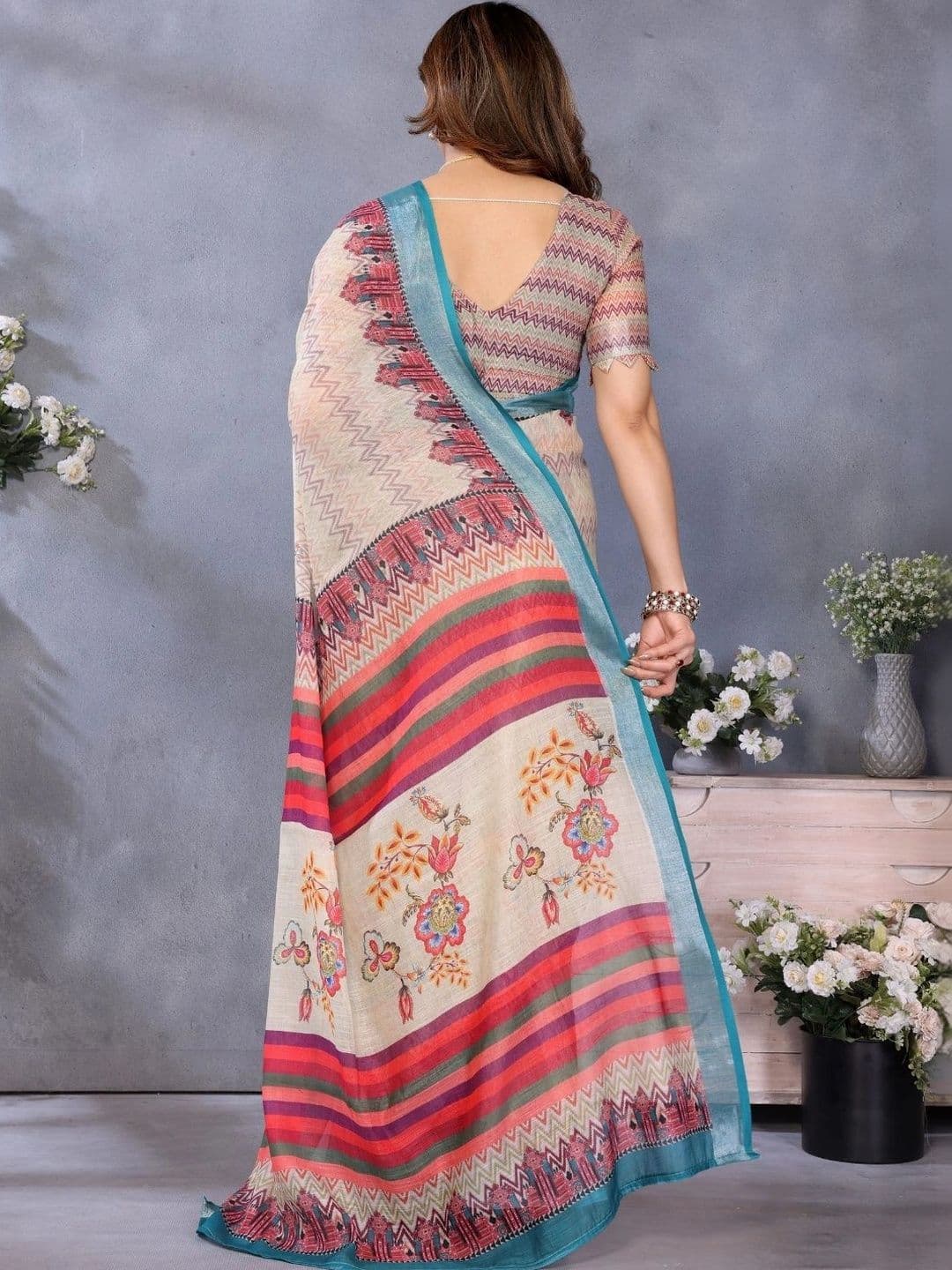 Mitera Floral Linen Blend Designer Saree thumbnail 3