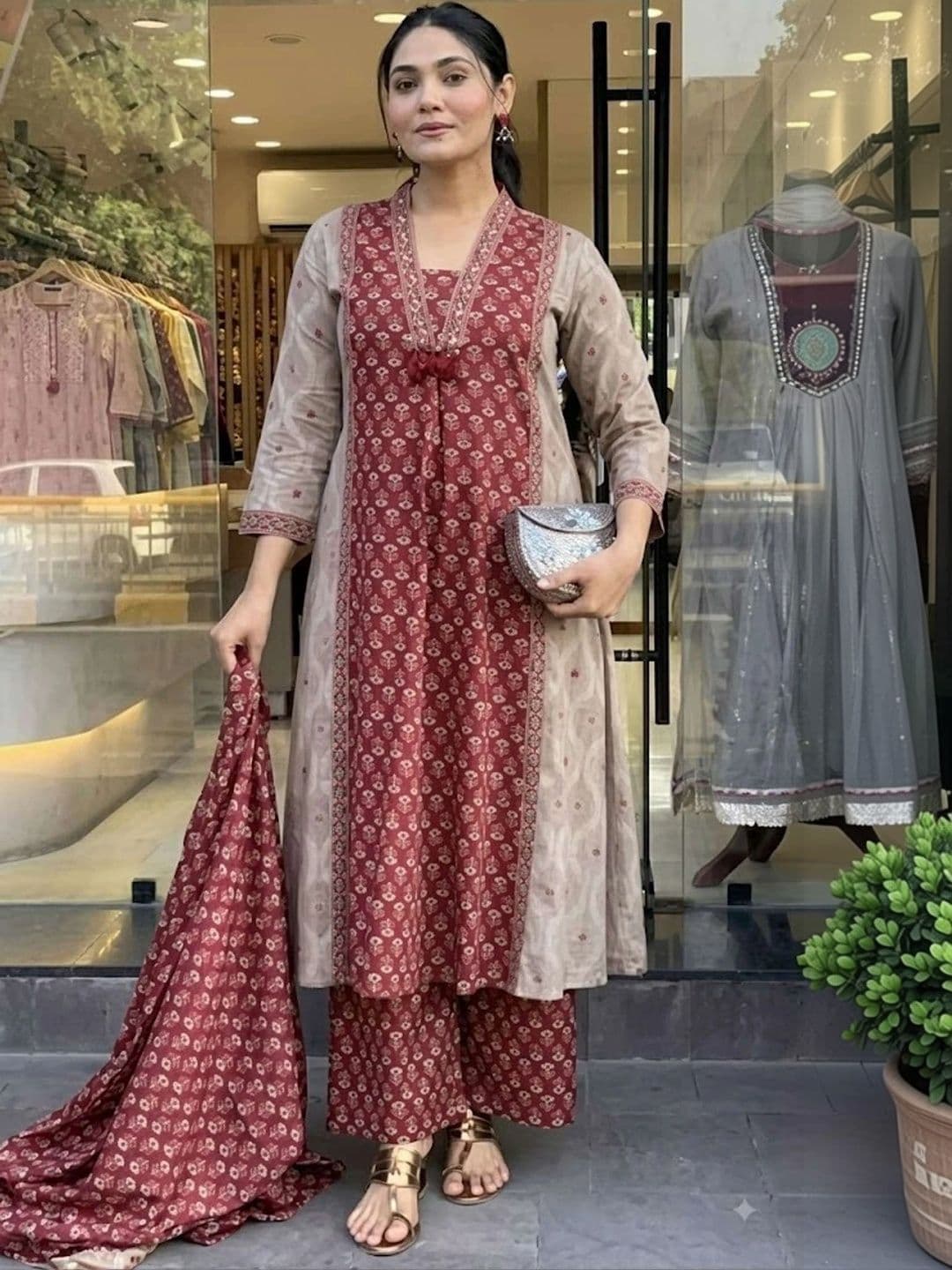 YAGNIK FASHION Women Ethnic Motifs Printed Regular Kurta with Pyjamas & With Dupatta thumbnail 4