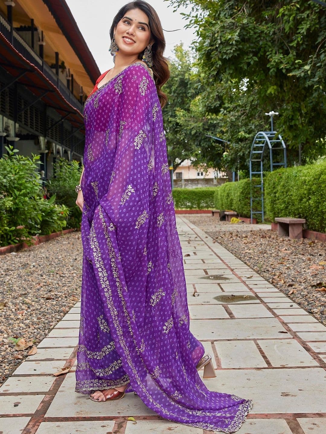 Mitera Bandhani Zari Pure Georgette Designer Saree thumbnail 5