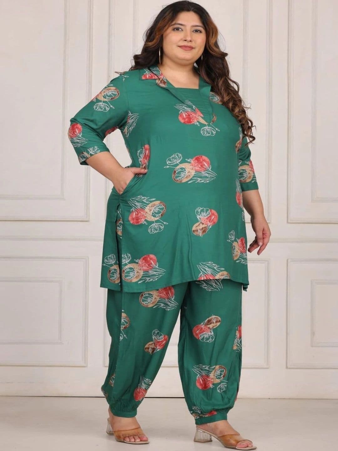 Sandhya's Plus Women Floral Printed Regular Kurta with Harem Pants thumbnail 2