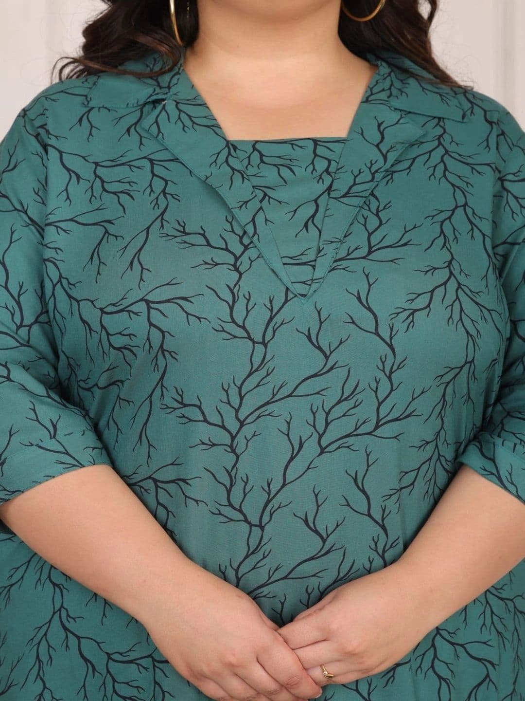 Sandhya's Plus Women Printed Regular Kurta with Trousers thumbnail 3