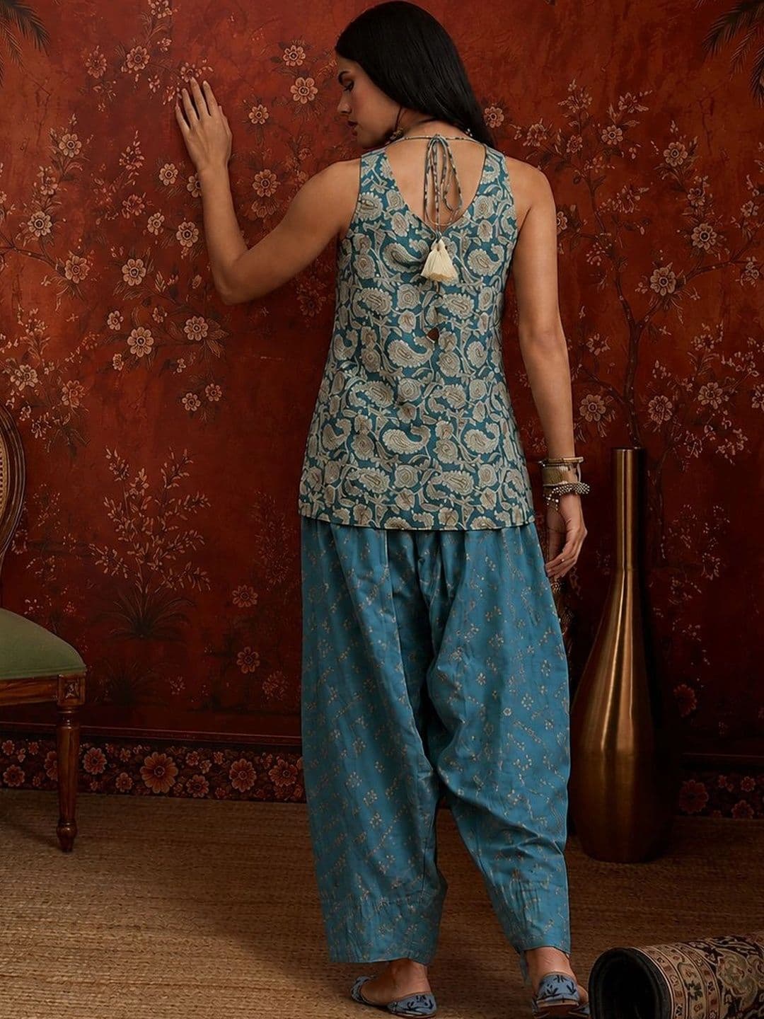 Sangria Women Green Paisley Printed Rayon Straight Short Kurti With Farshi Salwar thumbnail 6